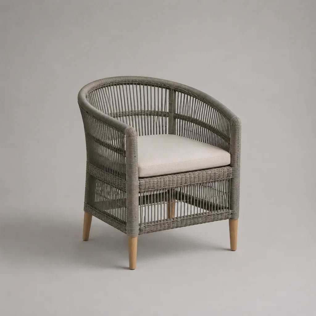 Fauteuil en résine tressée et bois massif avec coussin d’assise, gris, beige et bois naturel, 60 × 62 × 82 cm